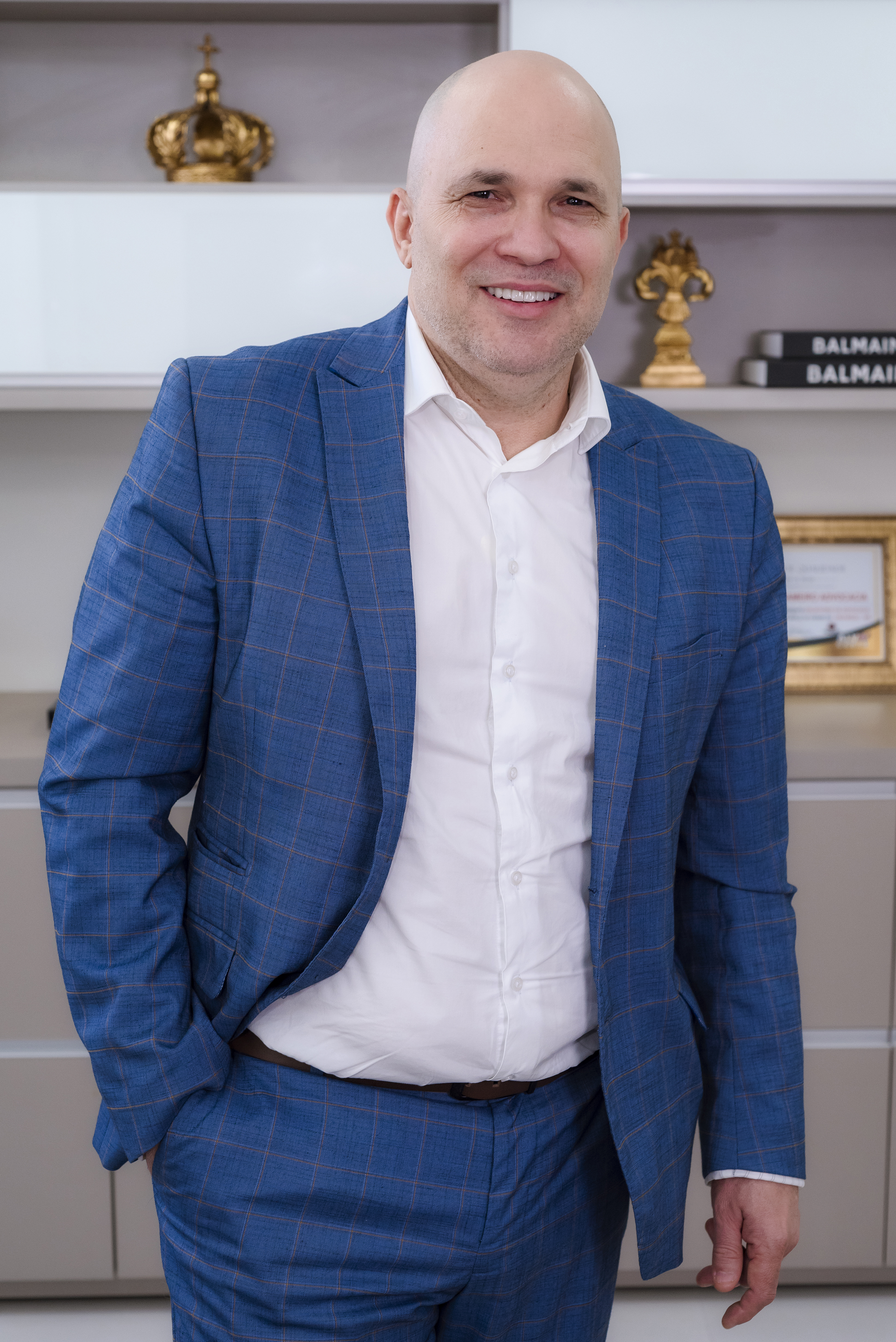Dr. Ademir